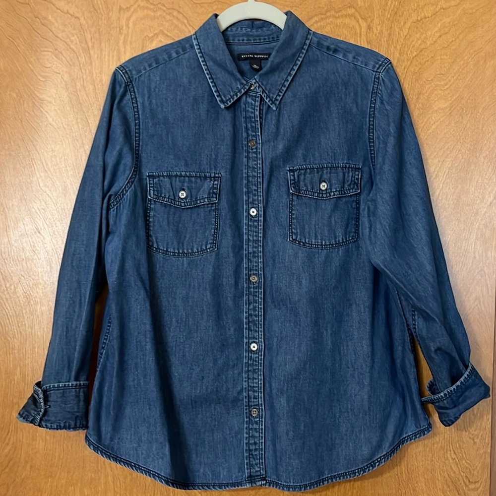 Banana Republic classic denim shirt. Size XL.